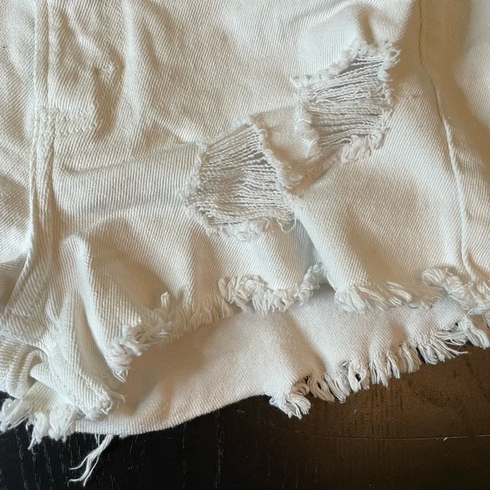 Abercrombie & Fitch Distressed White Women's Denim High-Rise Shorts Size 27, 4